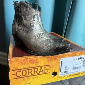 Corral LD silver laser engraved ankle boots. Size 8.5